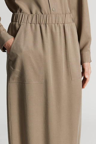 Fluid peach-finish twill skirt