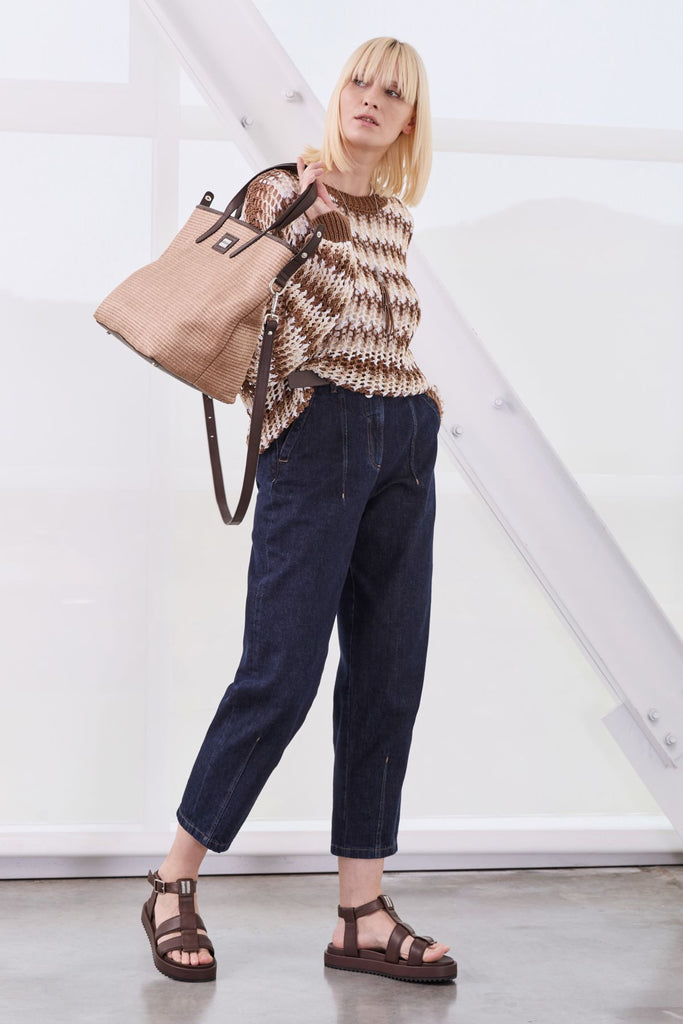 Balloon jeans with maxi darts in rinse wash comfort denim  
