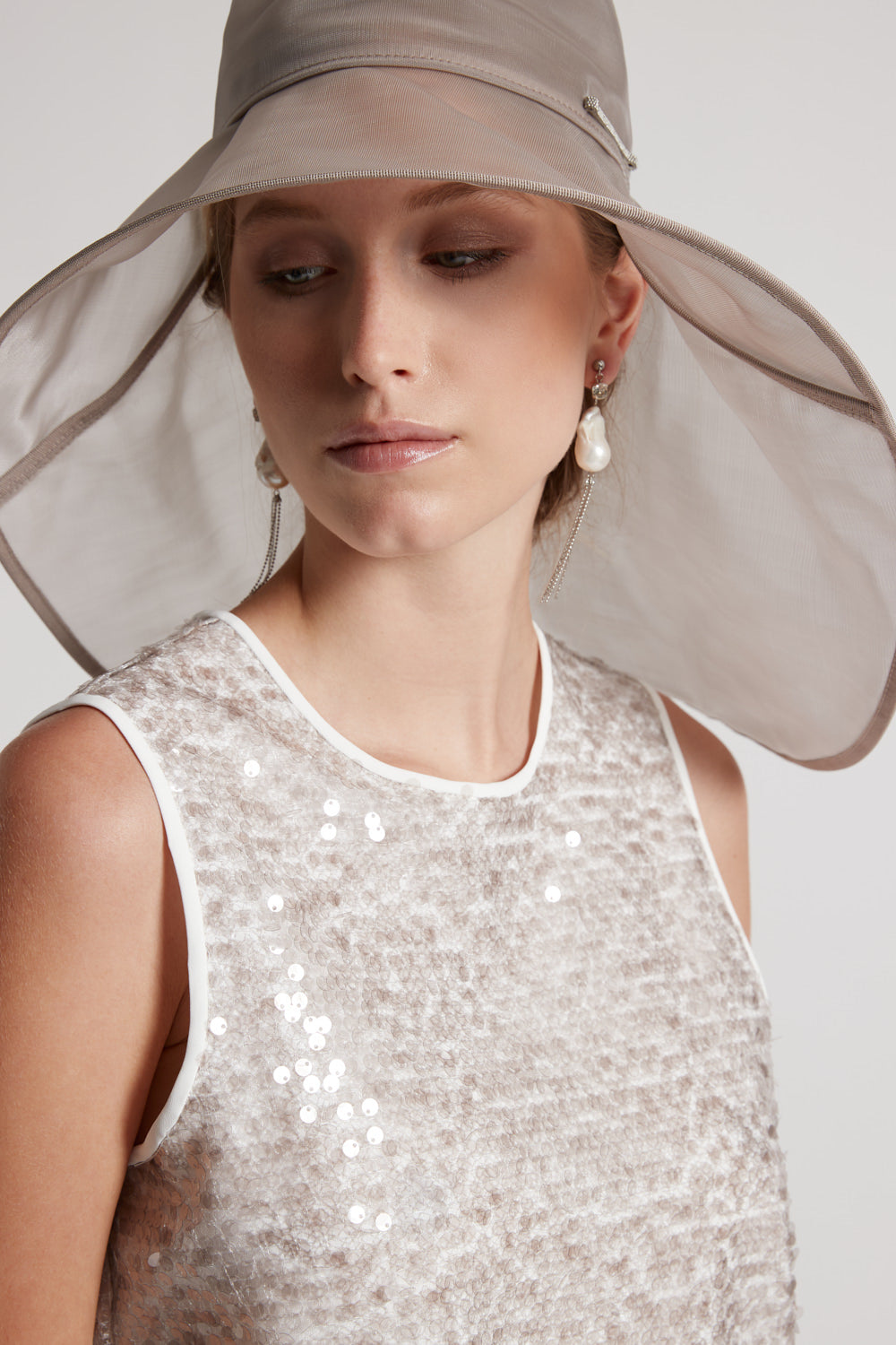 ノリコ2508W2 Lightweight translucent sequin net top | Peserico