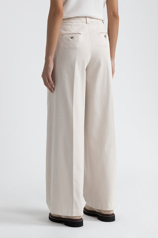 Pleated trousers in cotton silk gabardine and tencel  