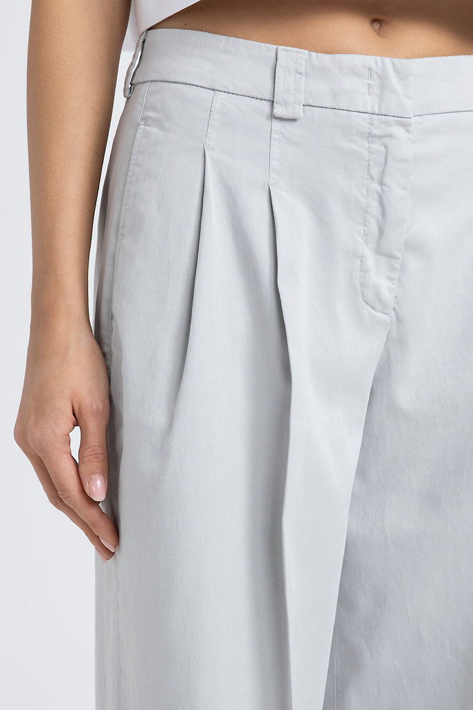 Pleated trousers in cotton silk gabardine and tencel  