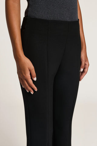 Pantalon cigarette en toile technique compacte