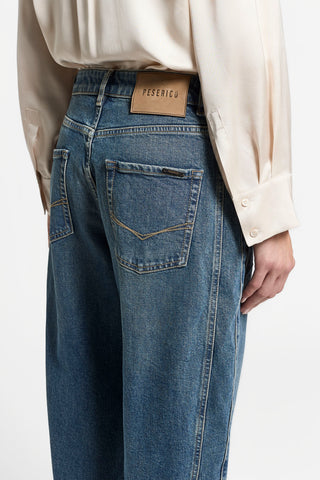 Carrot-leg stonewash jeans