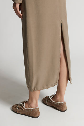 Fluid peach-finish twill skirt