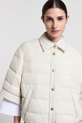 Lightweight down jacket in water-repellent microfiber.