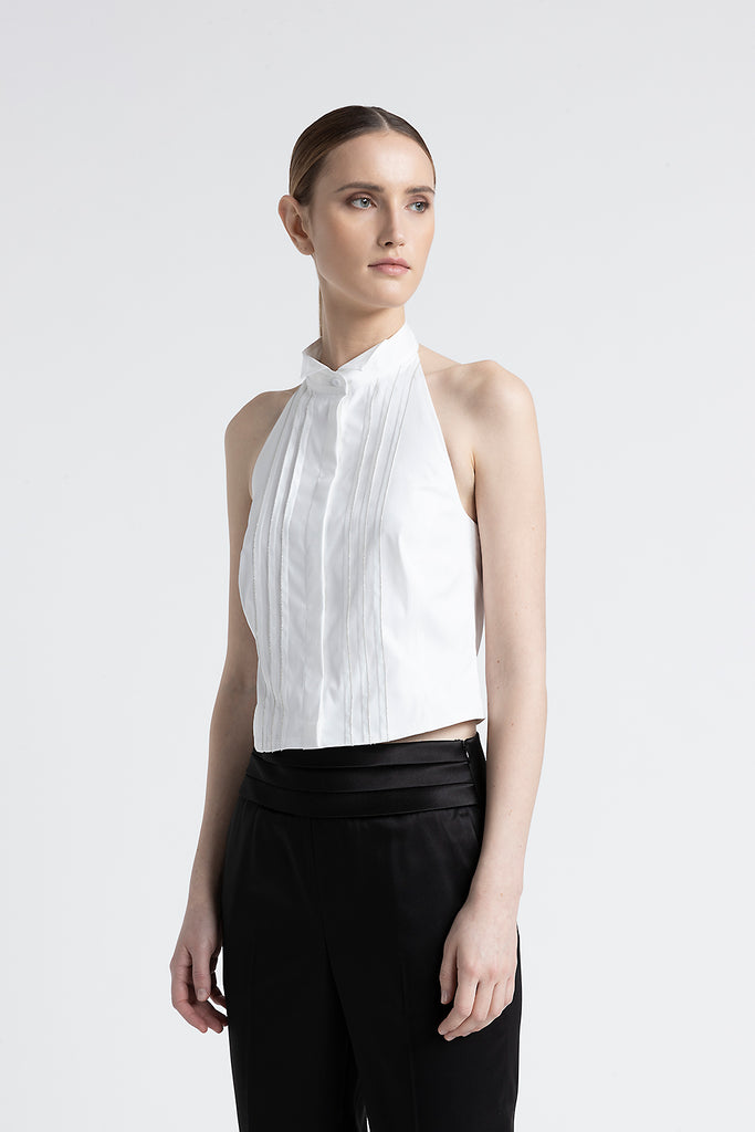 Sleeveless shirt with tuxedo collar  