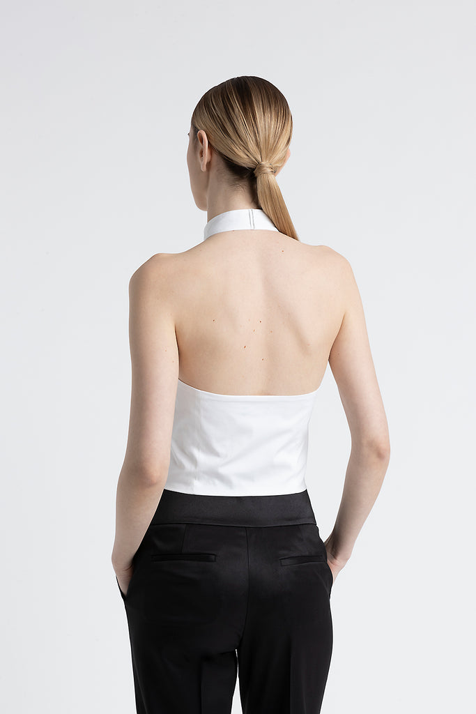 Sleeveless shirt with tuxedo collar  