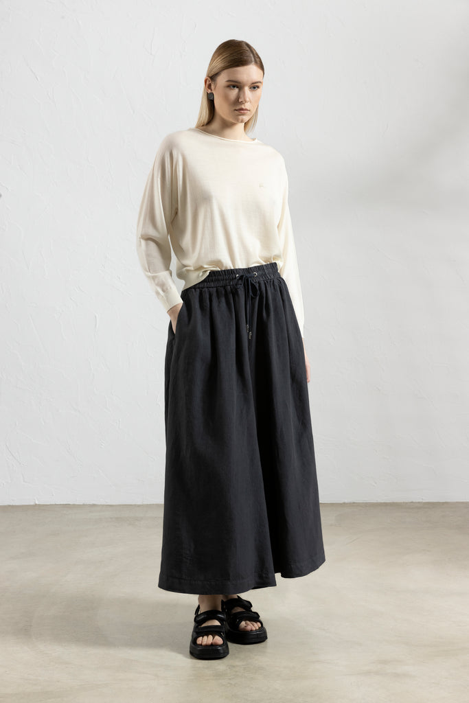Trousers in pure linen  