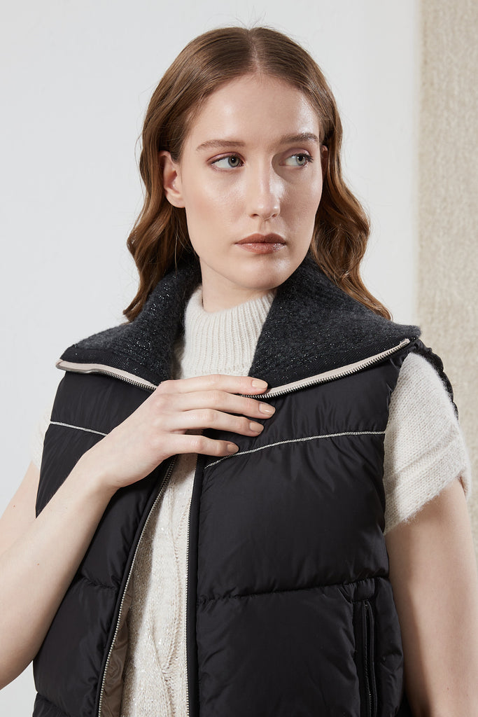 Sleeveless goose down jacket with tricot collar  