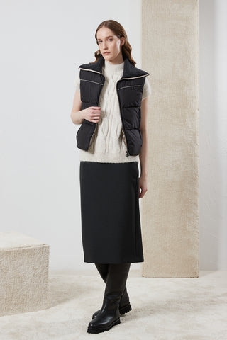 Sleeveless goose down jacket with tricot collar  