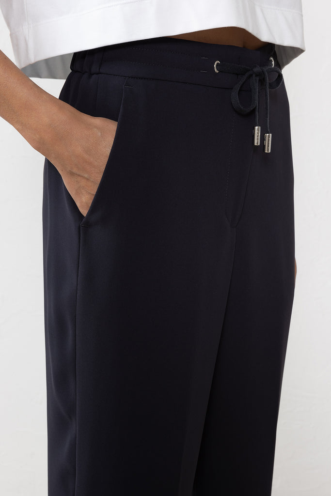 Trousers in technical crêpe cady  