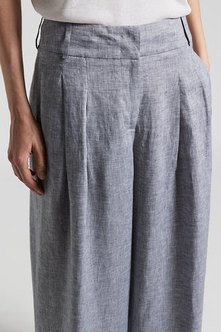 Trousers in light and cool pure linen canvas