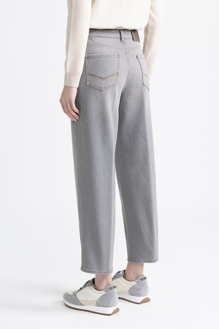 Cropped trousers in cotton denim  