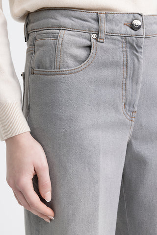 Cropped trousers in cotton denim  