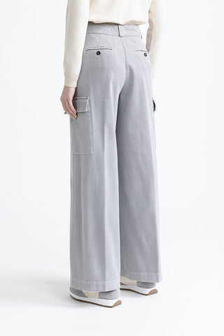 Pants with pleats  