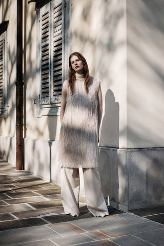 model wihth fil coupé midi dress over long pants