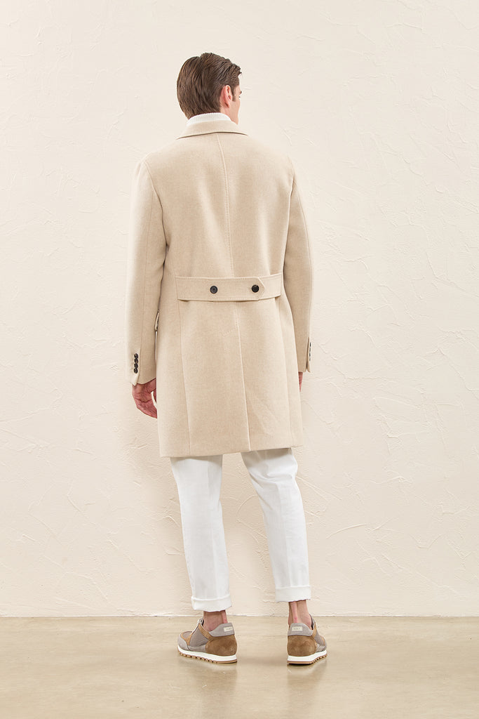 Single-breasted coat in soft wool cloth  