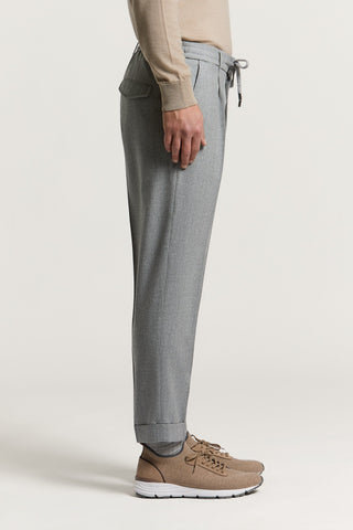 Pantalón «jogger» de gabardina cardada de pura lana