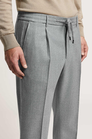 Pantalón «jogger» de gabardina cardada de pura lana