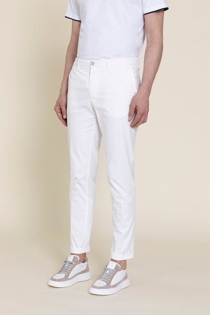 Chino trousers in stretch cotton gabardine  