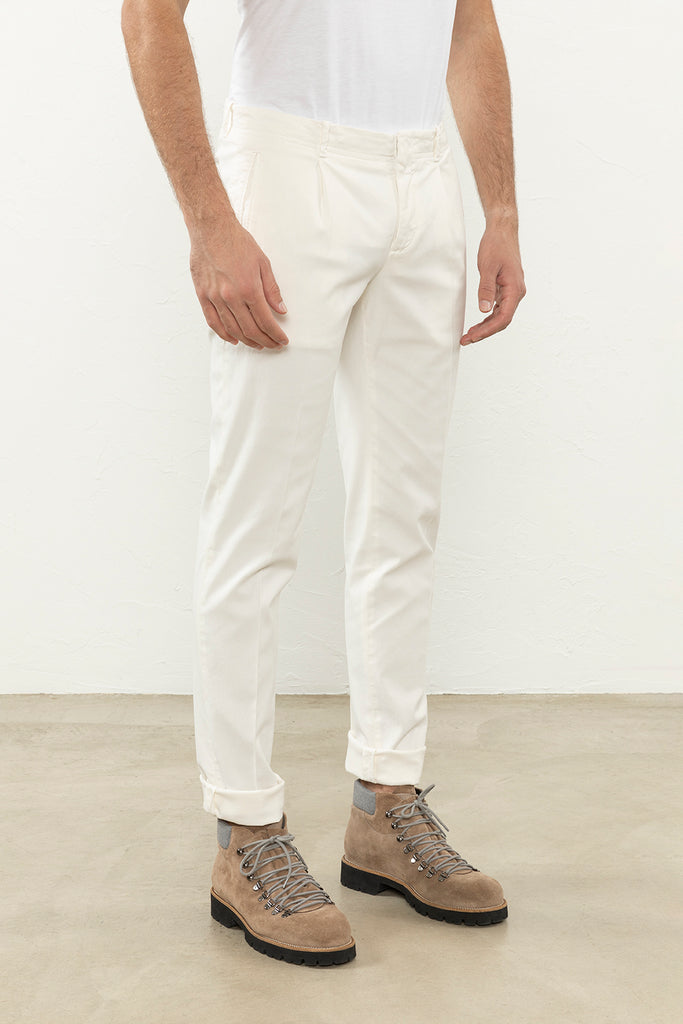 Garment-dyed single-pleat trousers  