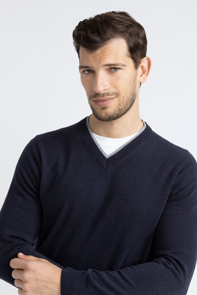 Wool, silk and cashmere V neck sweater  