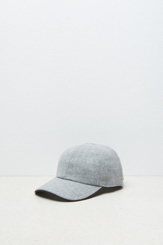 Flannel baseball cap with contrasting piping  