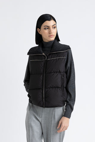 Sleeveless goose down jacket with tricot collar  