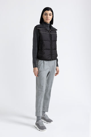 Sleeveless goose down jacket with tricot collar  