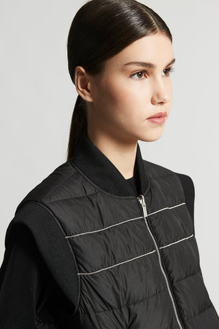 Short sleeveless down jacket with bomber collar