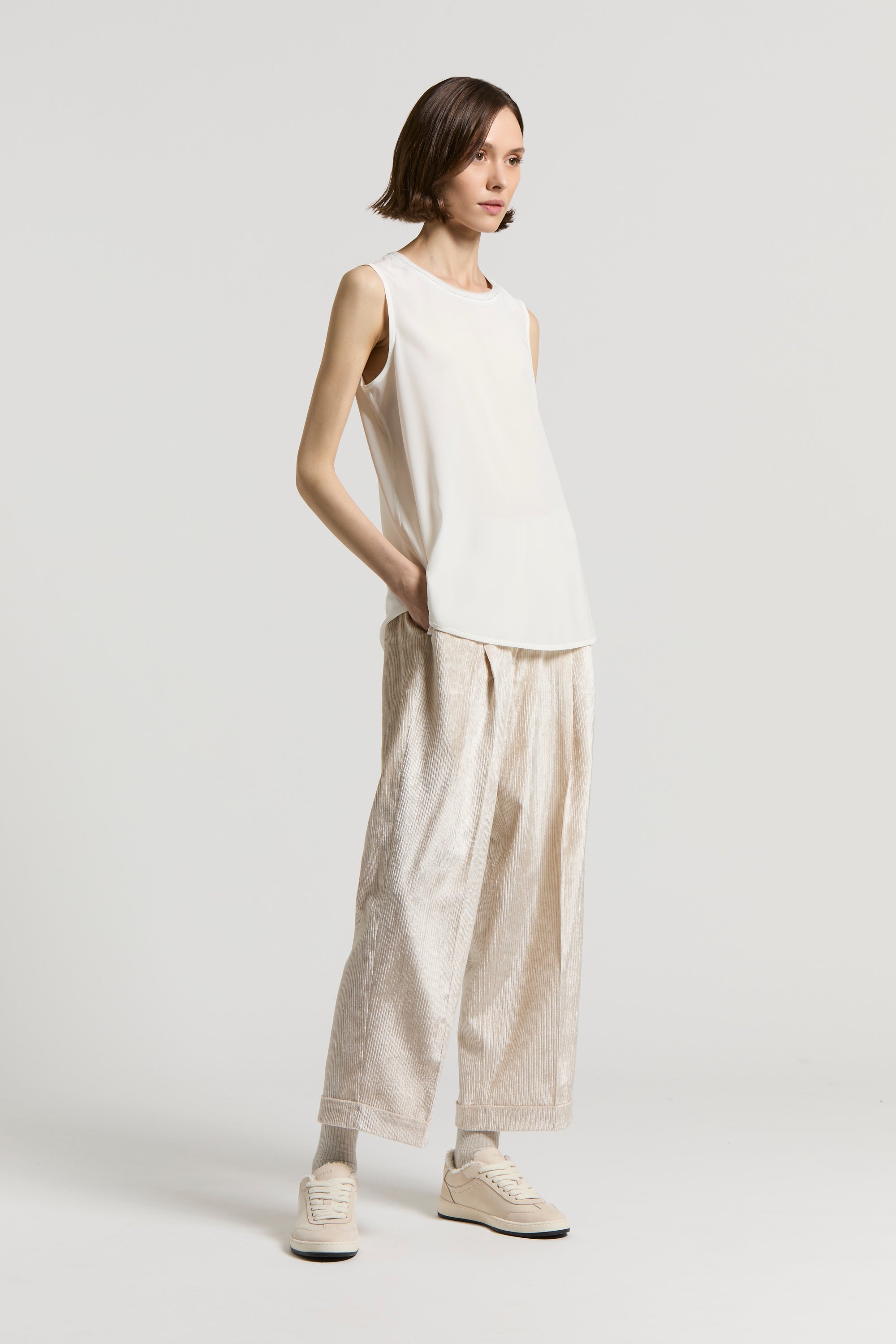 Fluid 400-line viscose corduroy trousers | Peserico