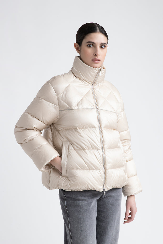 Short goose down jacket in ultralight nylon  