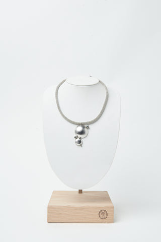 Choker with central pendant