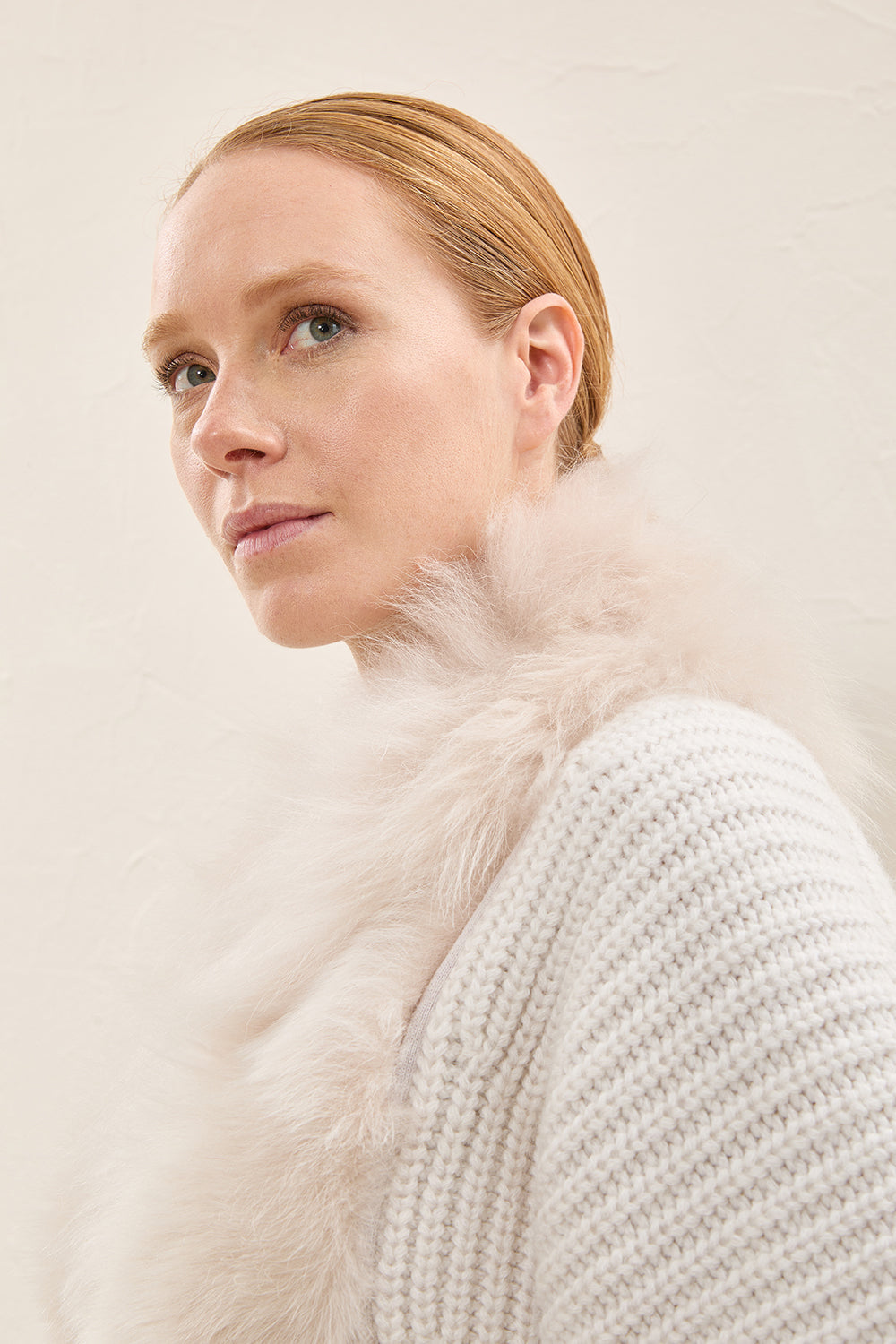 White sweater with fur on sale collar