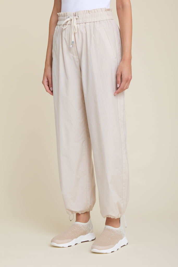 Pant with elastic and drawstrings in tecnical effect cotton blend popeline  