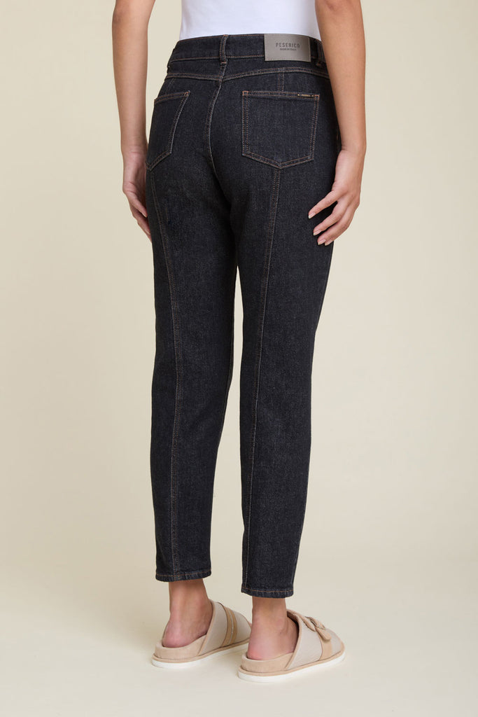 Rinse wash comfort denim carrot jeans with inlay on back  
