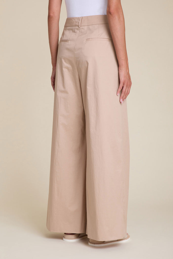 Extra-wide trousers with stitching and maxi pleats in luminous cotton comfort satin  