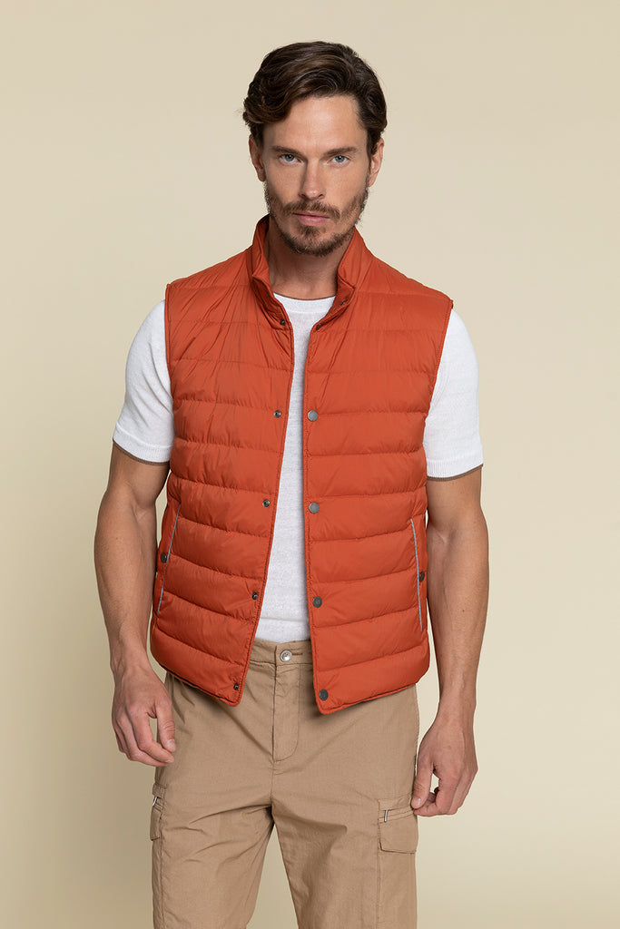 SLEEVELESS PUFFER GILET IN WATERPROOF NYLON  