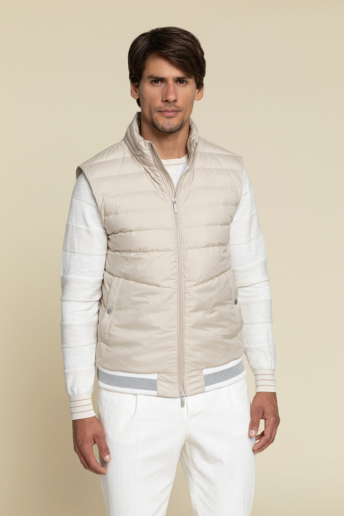 SLEEVELESS PUFFER GILET IN WATERPROOF NYLON  