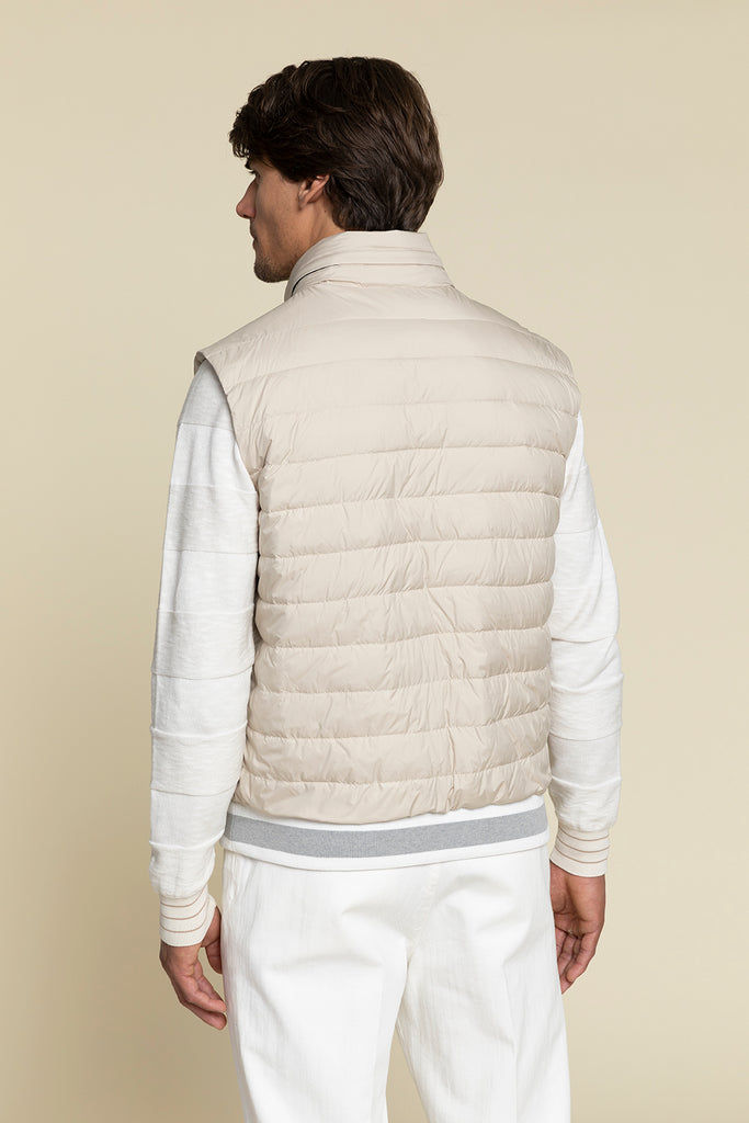 SLEEVELESS PUFFER GILET IN WATERPROOF NYLON  